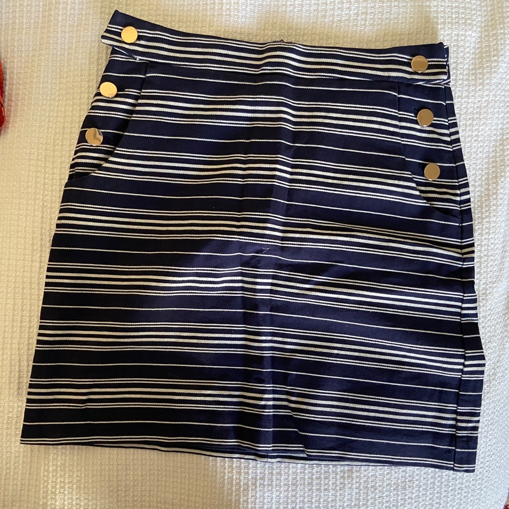 Perfect business skirt for those days when you want to dress up!